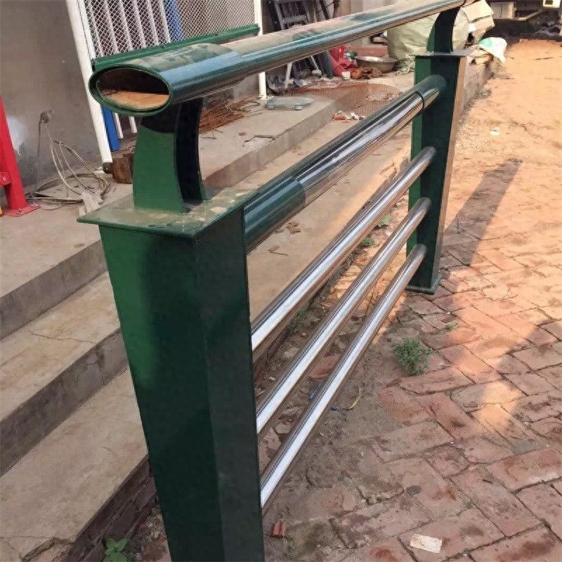 高效管理：提升交通秩序的公路栏杆隔离栅栏